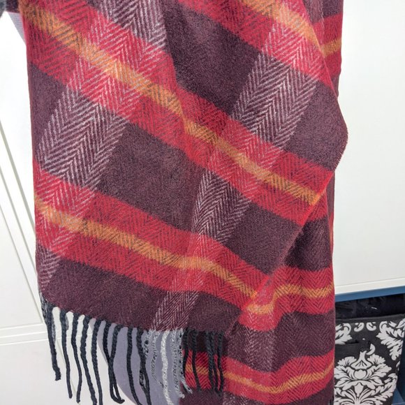 NEW Red Plaid Wool Scarf - Picture 4 of 7